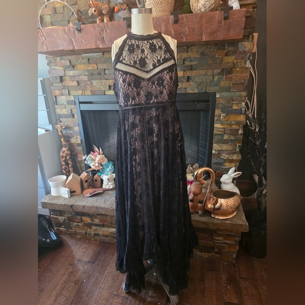 Elegant Black Lace Halter Dress